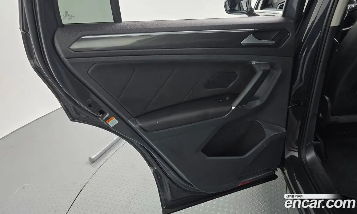 Volkswagen Tiguan 2018 2.0 автомат (гидро), фото 15