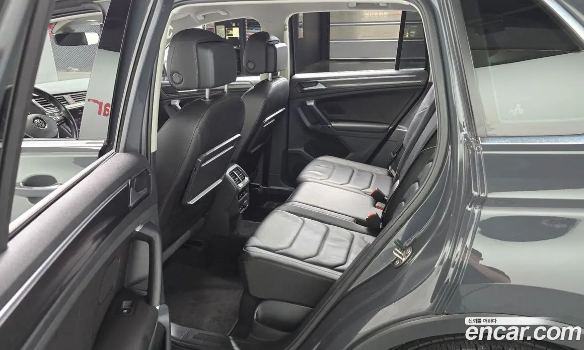 Volkswagen Tiguan 2018 2.0 автомат (гидро), фото 17