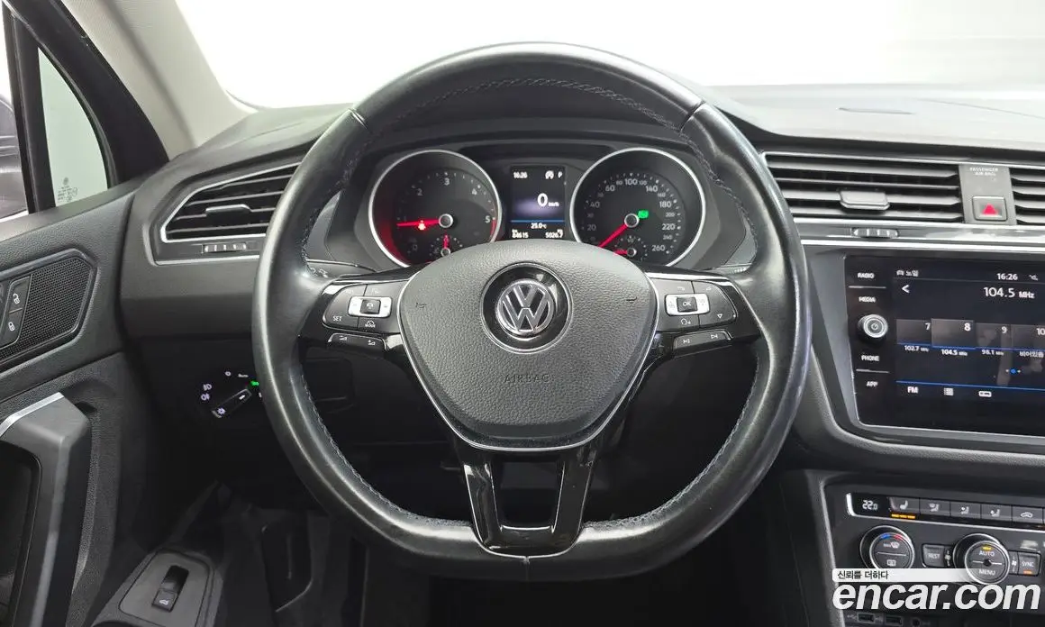 Volkswagen Tiguan 2018 2.0 автомат (гидро), фото 18
