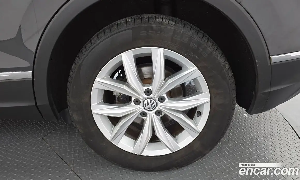 Volkswagen Tiguan 2018 2.0 автомат (гидро), фото 7