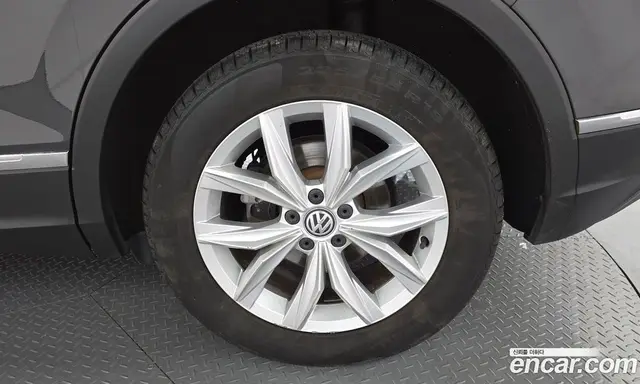 Volkswagen Tiguan 2018 2.0 автомат (гидро), миниатюра 7