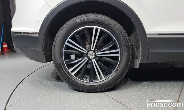 Volkswagen Tiguan 2020 2.0 автомат (гидро), миниатюра 5