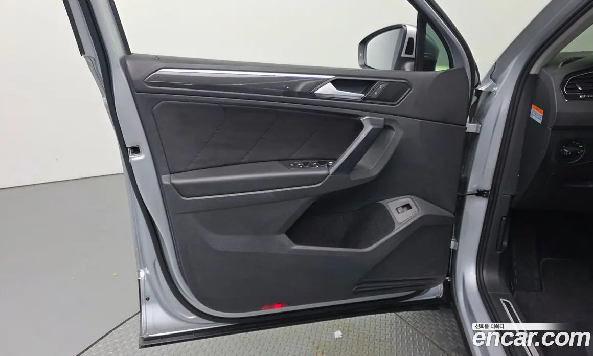 Volkswagen Tiguan 2022 2.0 автомат (гидро), фото 14
