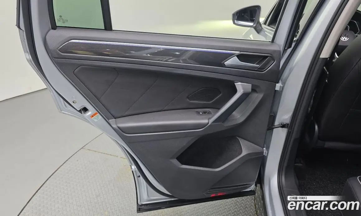 Volkswagen Tiguan 2022 2.0 автомат (гидро), фото 15