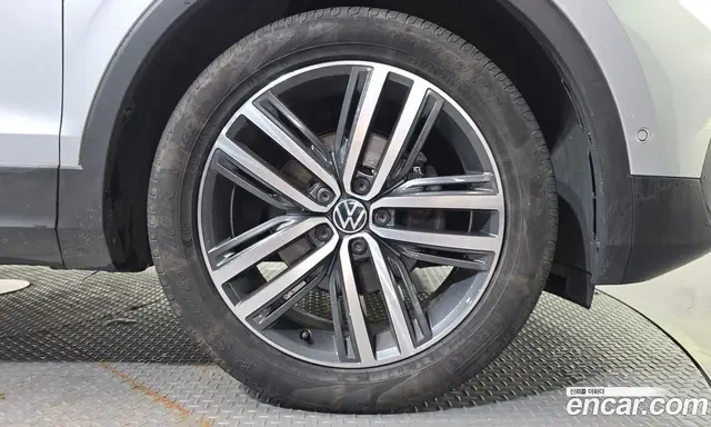 Volkswagen Tiguan 2022 2.0 автомат (гидро), миниатюра 5