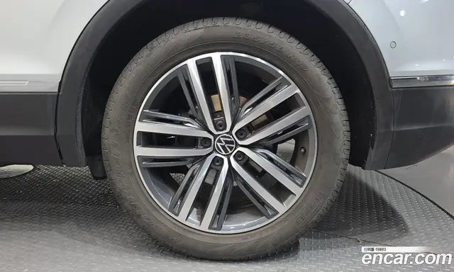 Volkswagen Tiguan 2022 2.0 автомат (гидро), миниатюра 7