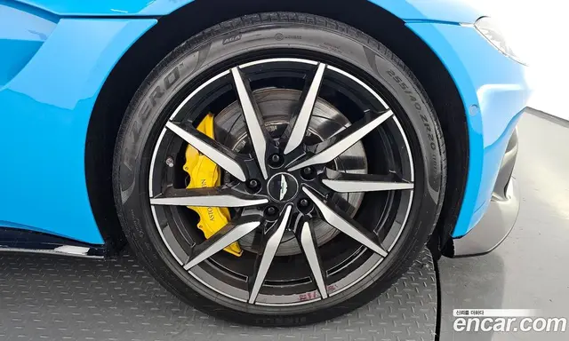 Aston Martin Vantage 2019 4.0 автомат (гидро), миниатюра 5
