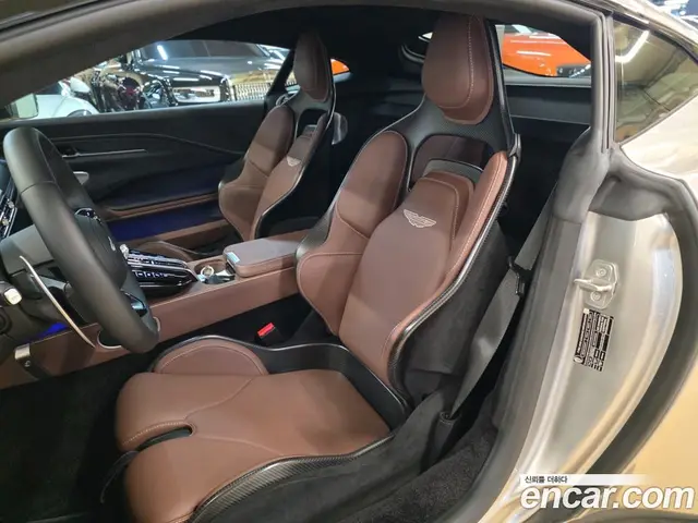 Aston Martin Vantage 2025 4.0 автомат (гидро), миниатюра 11
