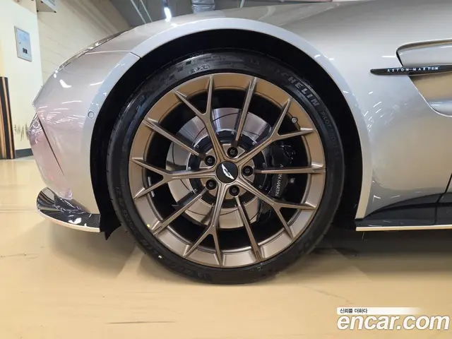 Aston Martin Vantage 2025 4.0 автомат (гидро), миниатюра 6