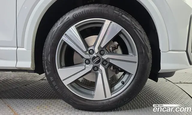 Audi Q2 2023 2.0 автомат (гидро), миниатюра 5