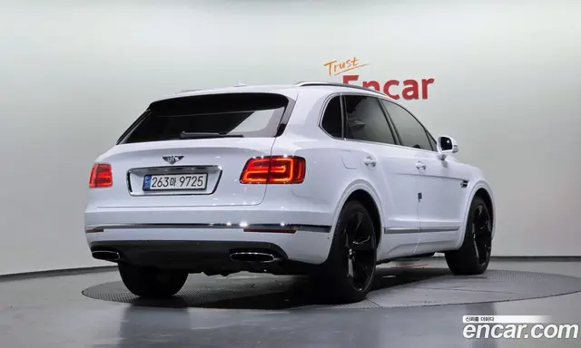 Bentley Bentayga 2018 6.0 автомат (гидро), миниатюра 2