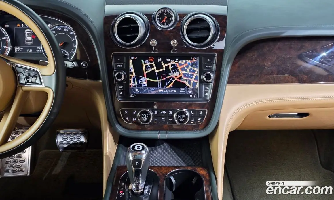 Bentley Bentayga 2018 6.0 автомат (гидро), фото 14