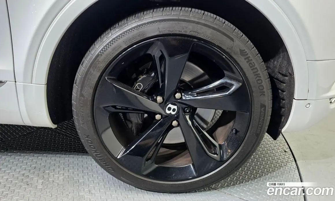Bentley Bentayga 2018 6.0 автомат (гидро), фото 5