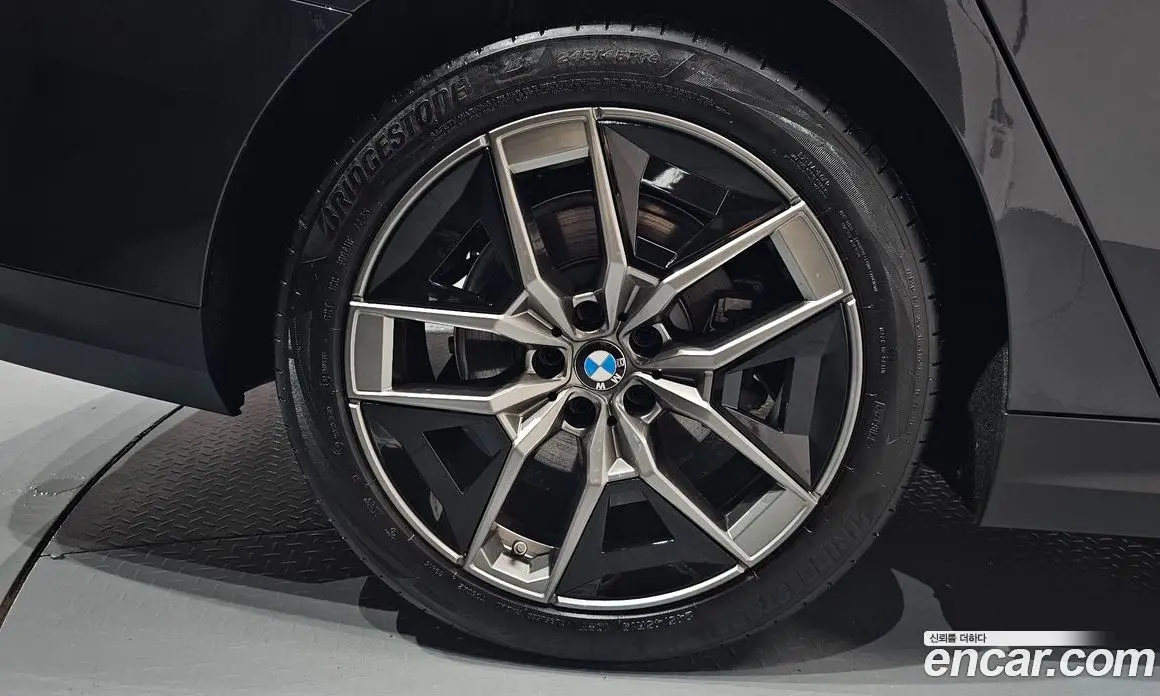 BMW 5 серия 2025 2.0 автомат (гидро), фото 6
