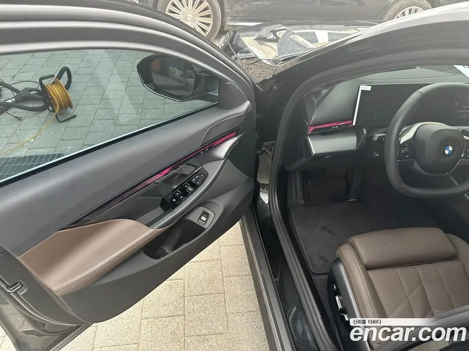 BMW 5 серия 2025 2.0 автомат (гидро), фото 12
