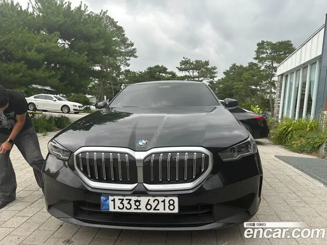 BMW 5 серия 2025 2.0 автомат (гидро), миниатюра 3