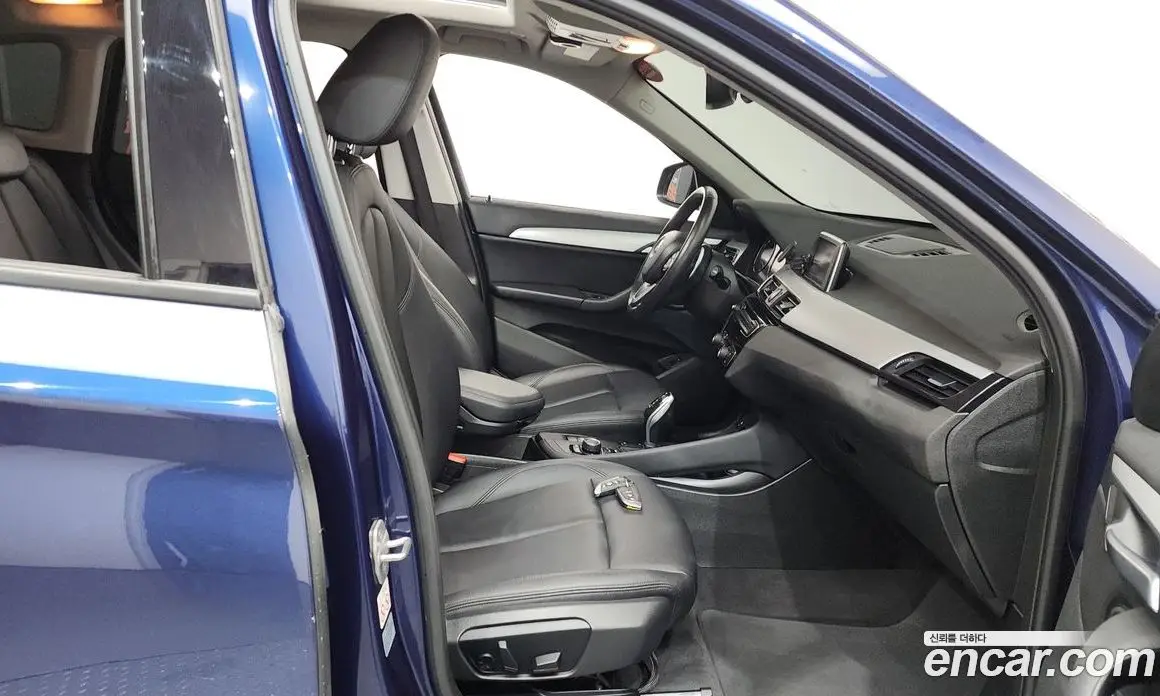 BMW X1 2019 2.0 автомат (гидро), фото 16