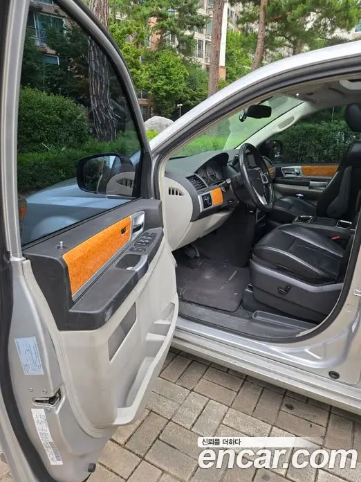 Chrysler Grand Voyager 2009 3.8 автомат (гидро), миниатюра 10