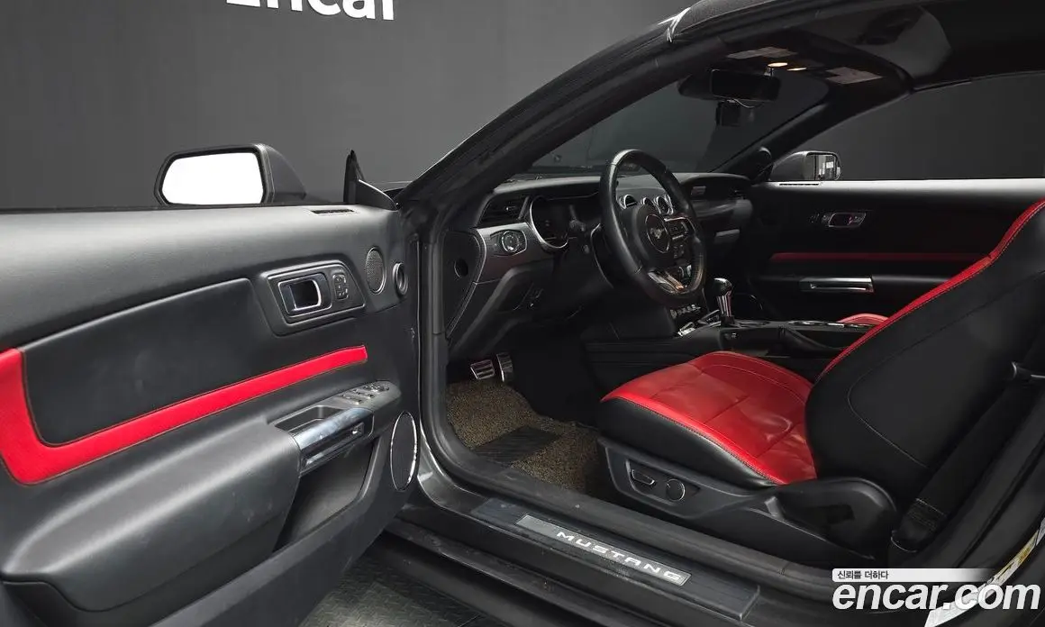 Ford Mustang 2019 2.3 автомат (гидро), фото 13