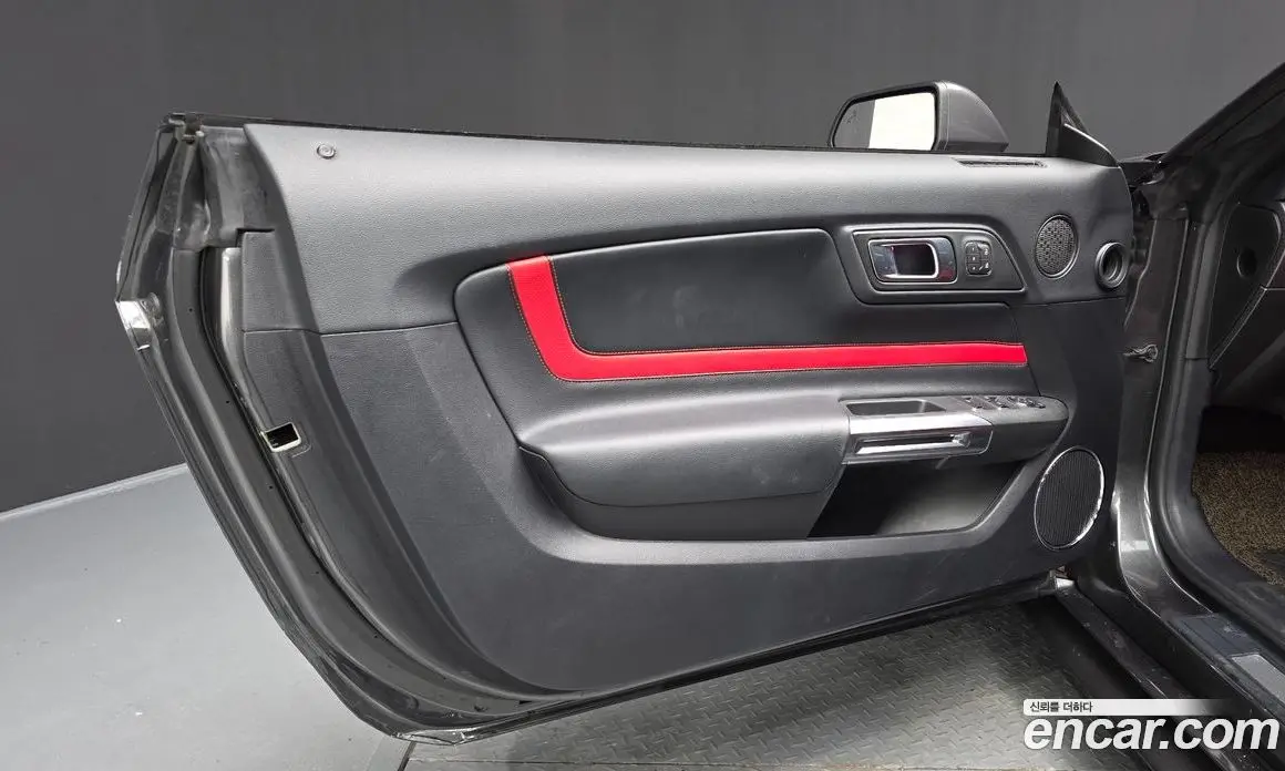 Ford Mustang 2019 2.3 автомат (гидро), фото 15