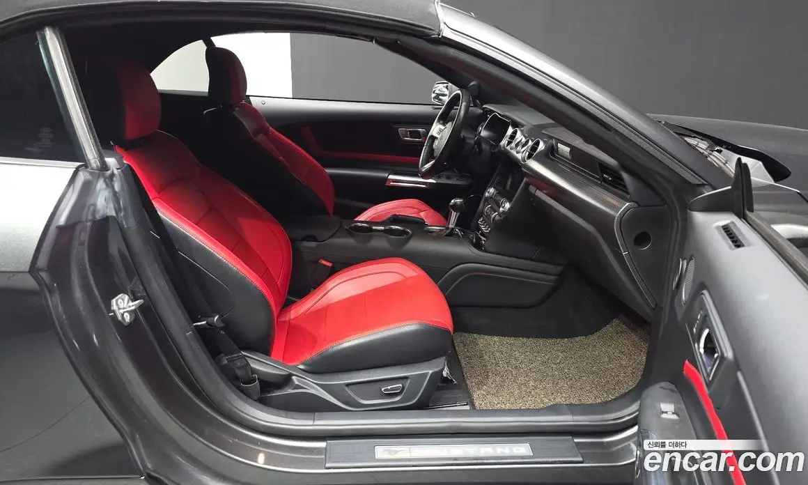 Ford Mustang 2019 2.3 автомат (гидро), фото 16
