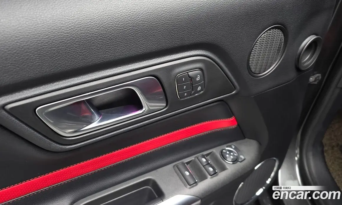 Ford Mustang 2019 2.3 автомат (гидро), фото 30