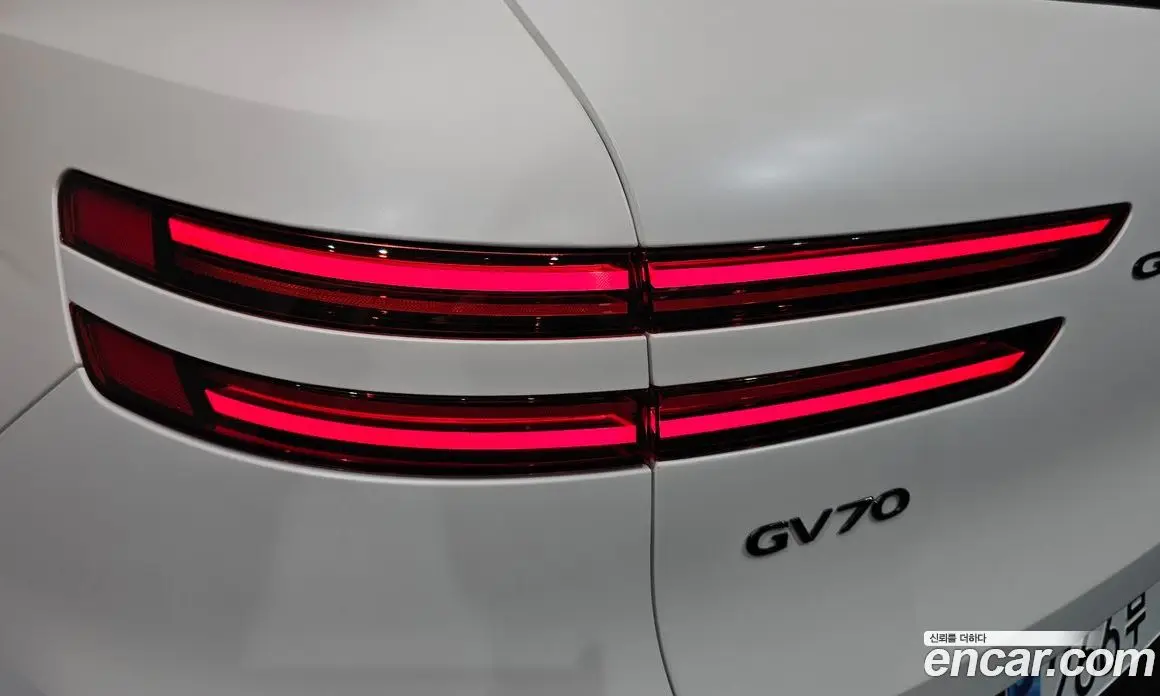 Genesis GV70 2025 2.5 автомат (гидро), фото 8