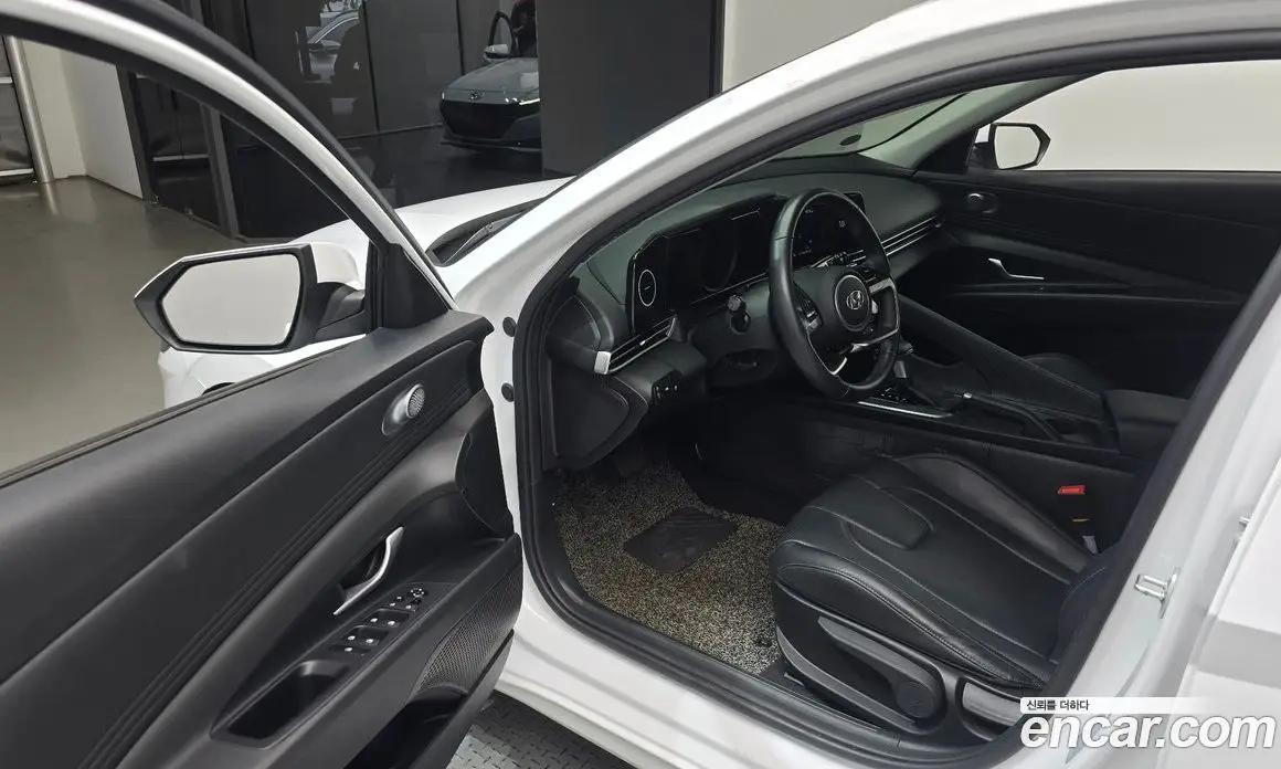 Hyundai Avante 2021 1.6 автомат (гидро), фото 13