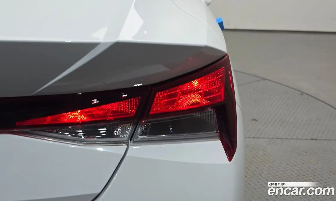 Hyundai Avante 2021 1.6 автомат (гидро), фото 9