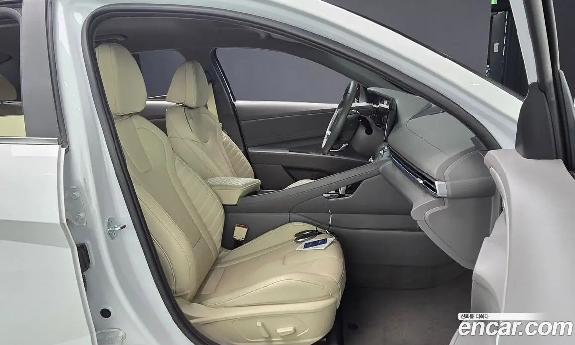 Hyundai Avante 2023 1.6 автомат (гидро), фото 11