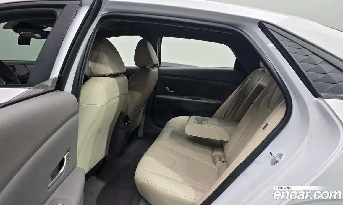 Hyundai Avante 2023 1.6 автомат (гидро), фото 12