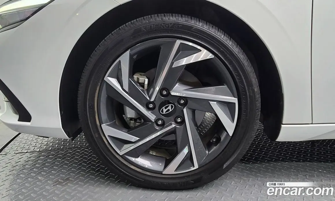 Hyundai Avante 2023 1.6 автомат (гидро), фото 5