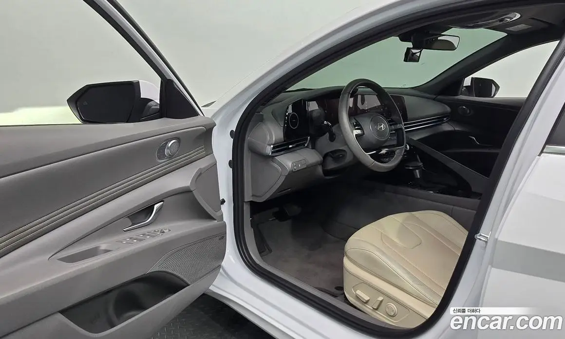 Hyundai Avante 2023 1.6 автомат (гидро), фото 10