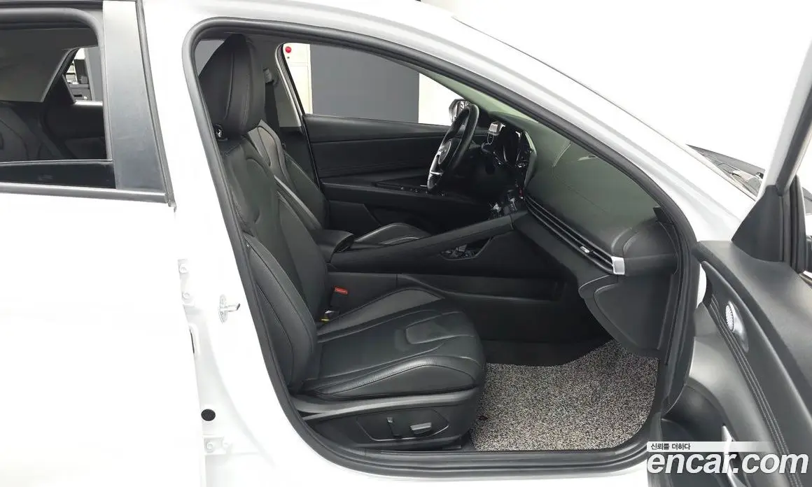 Hyundai Avante 2023 1.6 автомат (гидро), фото 11