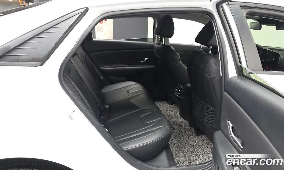 Hyundai Avante 2023 1.6 автомат (гидро), фото 12