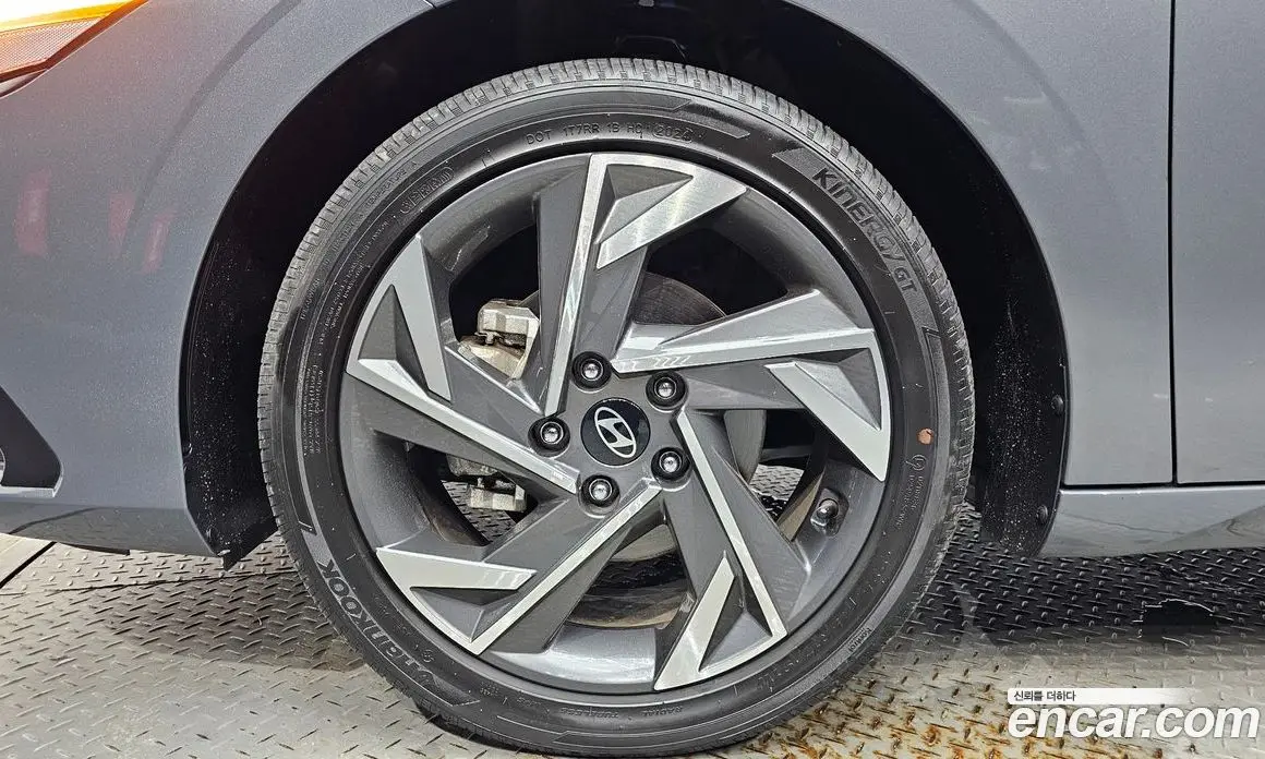 Hyundai Avante 2024 1.6 автомат (гидро), фото 5