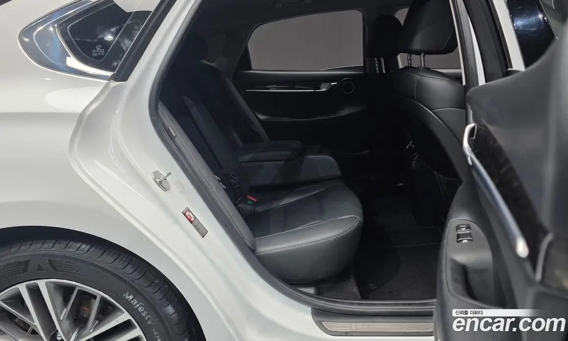 Hyundai Grandeur 2018 2.4 автомат (гидро), фото 17