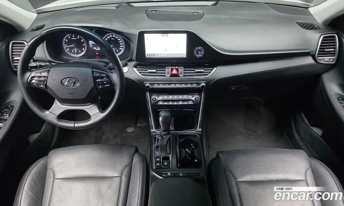 Hyundai Grandeur 2018 2.4 автомат (гидро), фото 10