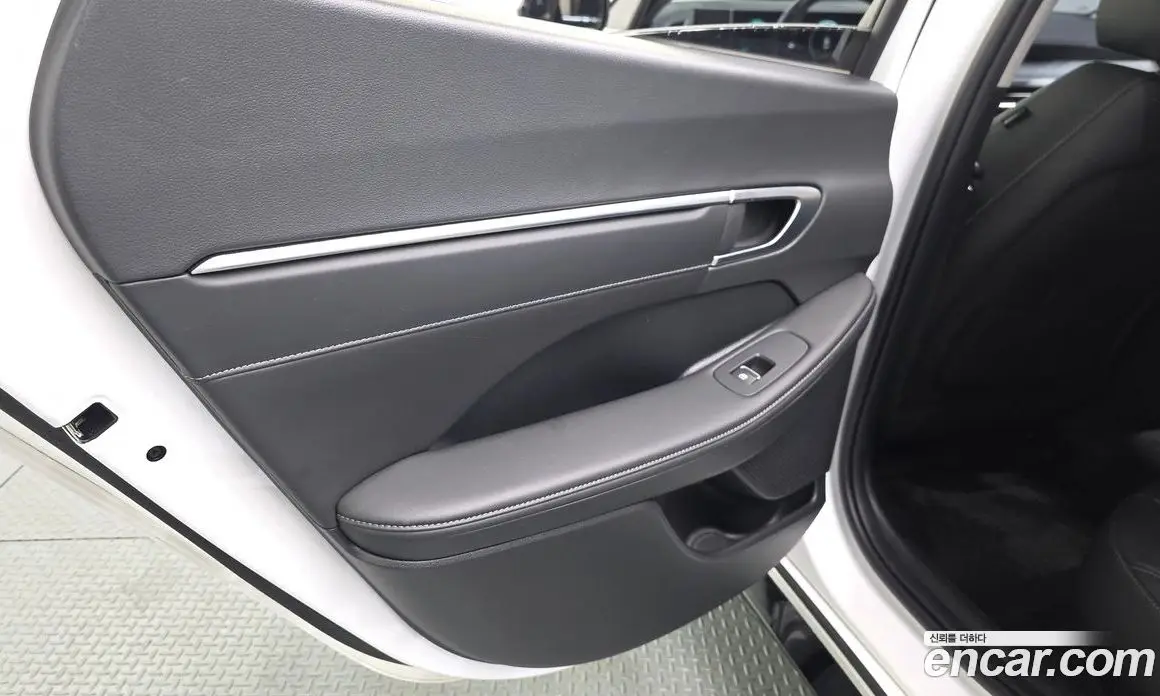 Hyundai Sonata 2023 1.6 автомат (гидро), фото 14