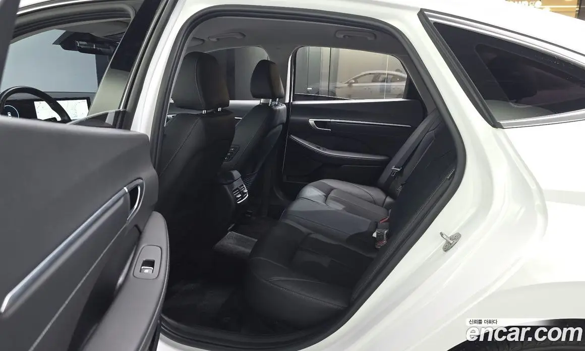 Hyundai Sonata 2023 1.6 автомат (гидро), фото 15
