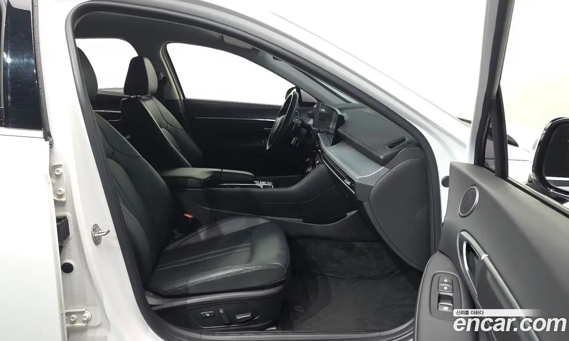 Hyundai Sonata 2023 1.6 автомат (гидро), фото 16