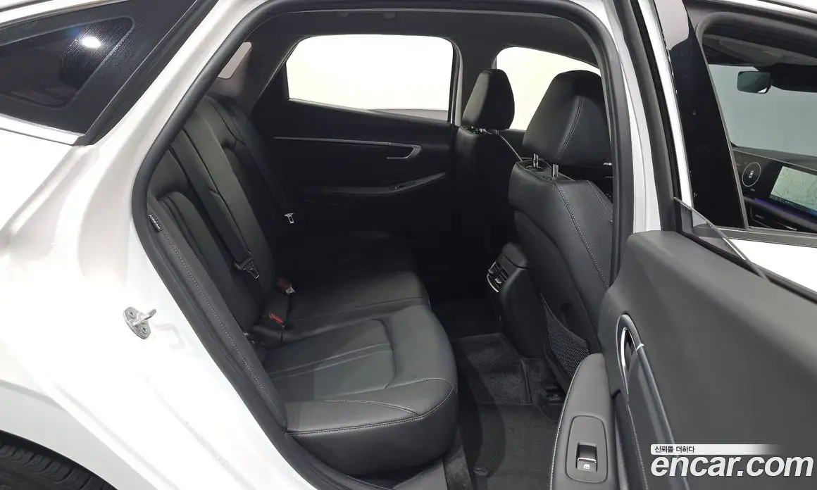 Hyundai Sonata 2023 1.6 автомат (гидро), фото 17
