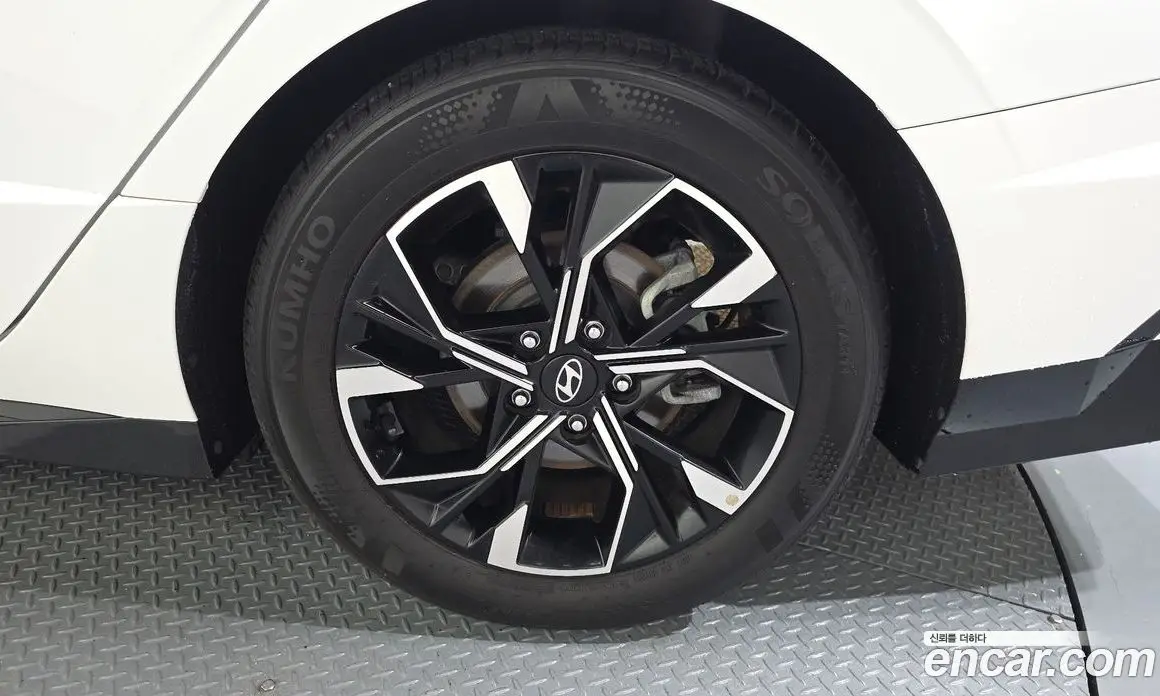 Hyundai Sonata 2023 1.6 автомат (гидро), фото 6