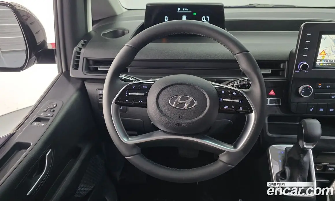 Hyundai Staria 2023 2.2 автомат (гидро), фото 13