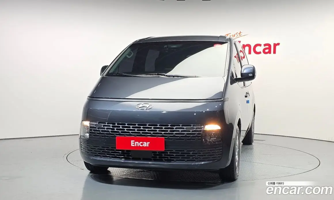 Hyundai Staria 2023 2.2 автомат (гидро), фото 3