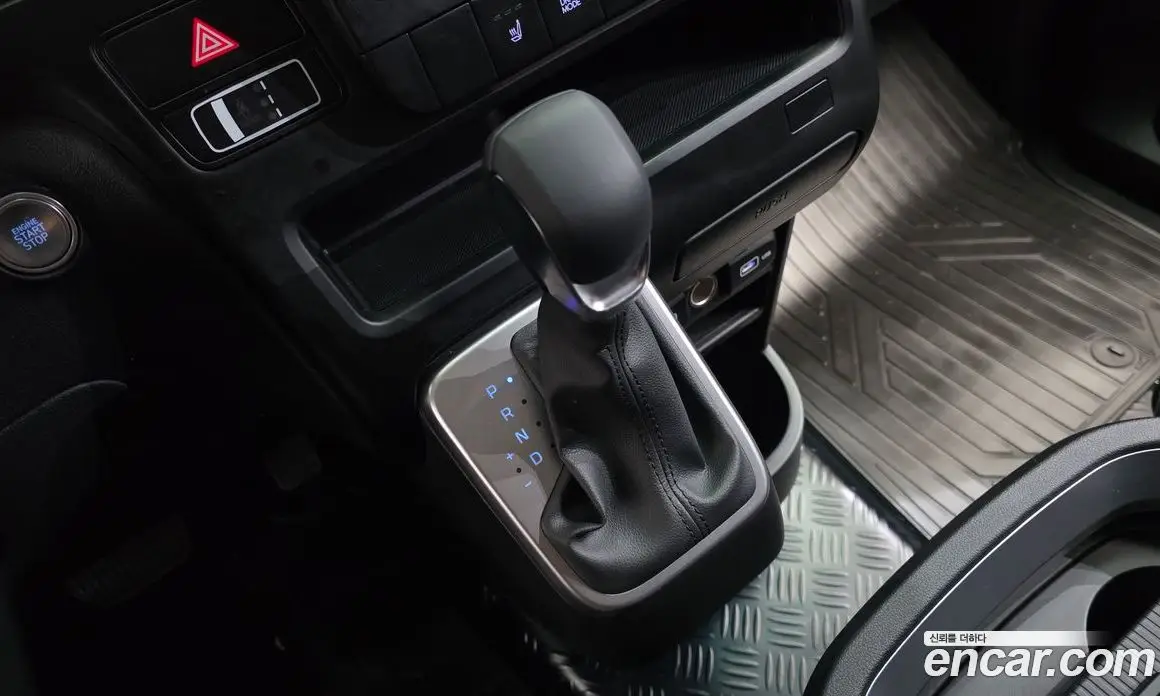 Hyundai Staria 2023 2.2 автомат (гидро), фото 9