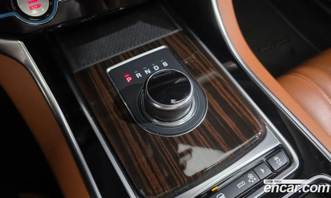 Jaguar XF 2019 2.0 автомат (гидро), фото 12