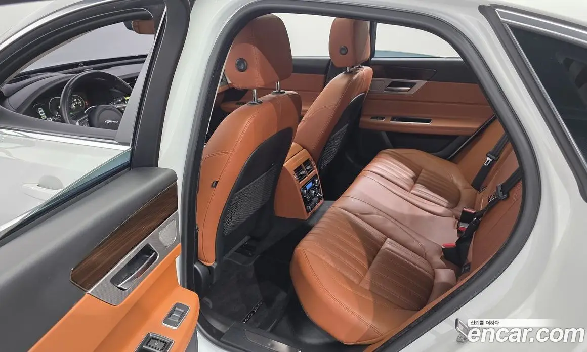 Jaguar XF 2019 2.0 автомат (гидро), фото 16