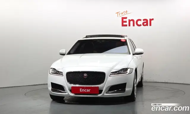Jaguar XF 2019 2.0 автомат (гидро), миниатюра 3