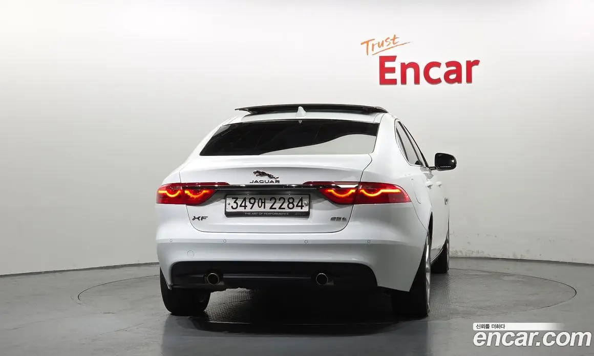 Jaguar XF 2019 2.0 автомат (гидро), фото 4